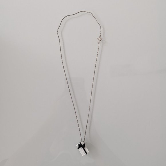 Marc Jacobs Gift Box Necklace - Picture 3 of 4